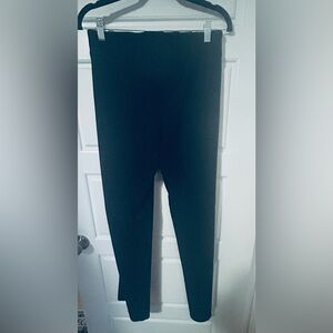 #187 Size 7/8 black dress pants from the château straight leg great condition